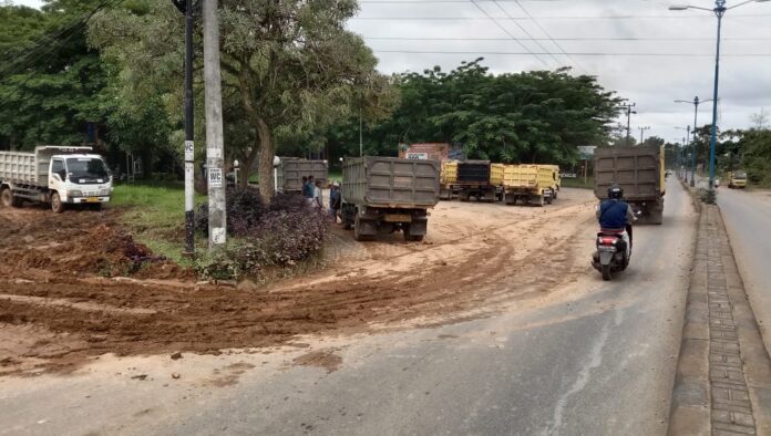 Hujan Turun, Jalan Trikora Becek dan Licin