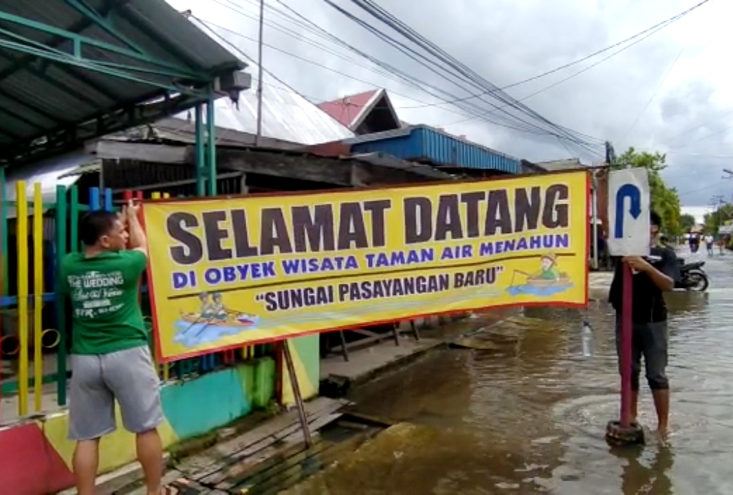 protes jalan warga pesayangan