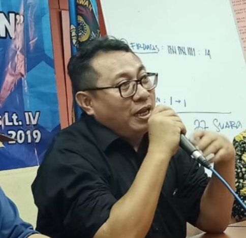 Ketua-Umum-SMSI-Pusat-Firdaus-mendesak-Kepolisian-Republik-Indonesia-untuk-mengusut-tuntas-dan-segera-menangkap-para-pelaku-penganiayaan-Ketua-SMSI-Kabupaten-Madina-Jeffry-Barata-Lubis