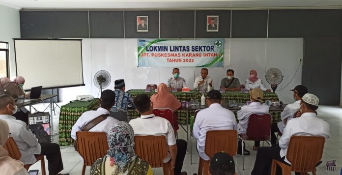 Minat Masyarakat Vaksinasi Covid-19 Dosis Dua di Karang Intan Rendah