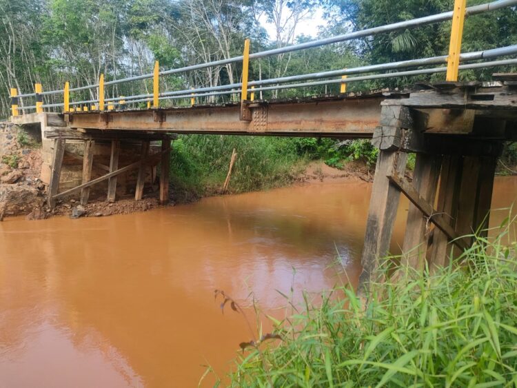 jembatan miring Jembatan Batu Ampar Cempaka Memprihatinkan