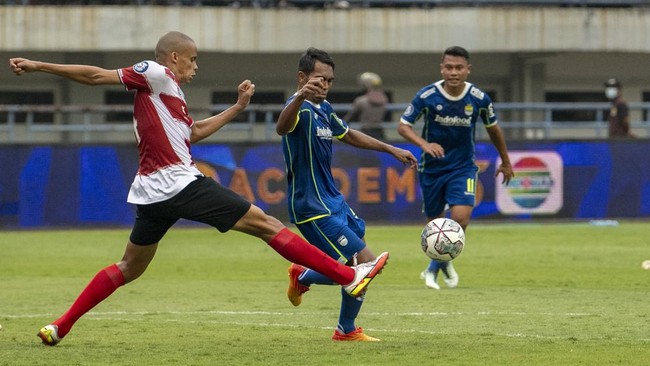 madura-united-menang-atas-persib-bandung-3_169 Lanjutan Liga 1, Persebaya vs Madura United Imbang