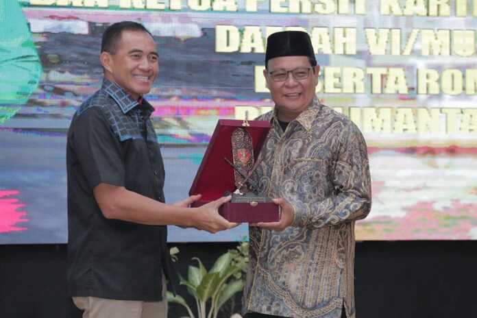 WhatsApp-Image-2022-09-20-at-10.34.21-1-1 Pangdam VI Mulawarman – Paman Birin Silaturahmi Bersama Warga