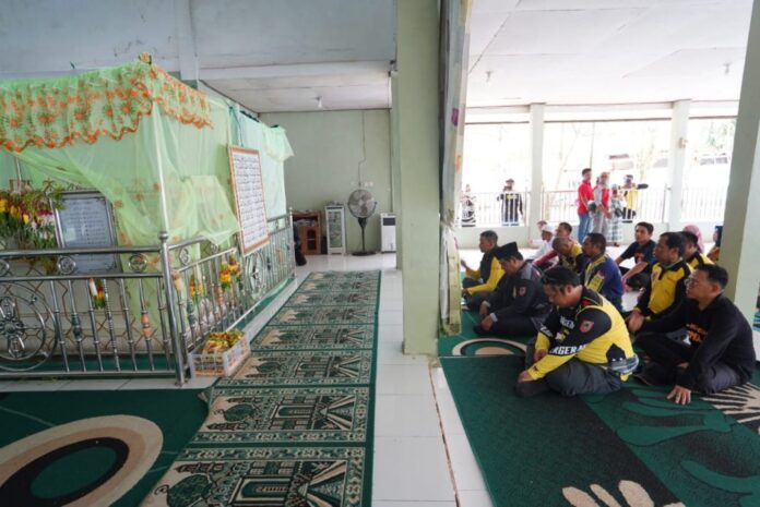 Paman Birin Silahturahmi Dengan Guru Jaro di Tabalong