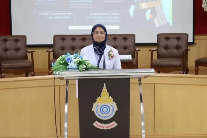 Gubernur Perempuan Muslim Pertama di Thailand