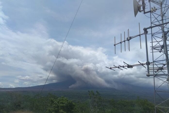 0761-03-at-14_21_48 Gunung Semeru Erupsi, Status Level Tiga