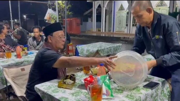IMG-20230326-WA0008 Gubernur Sahur Bersama Warga Desa Tunggul Hirang