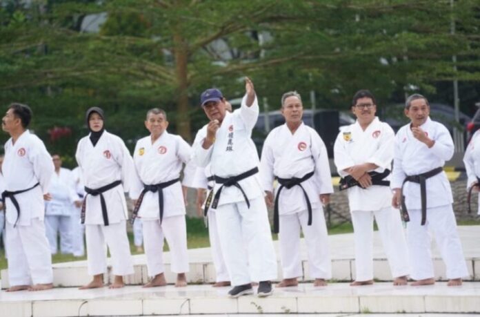 Gubernur Bersilaturahmi Hingga Latihan Bersama Karate Banua di Jatim