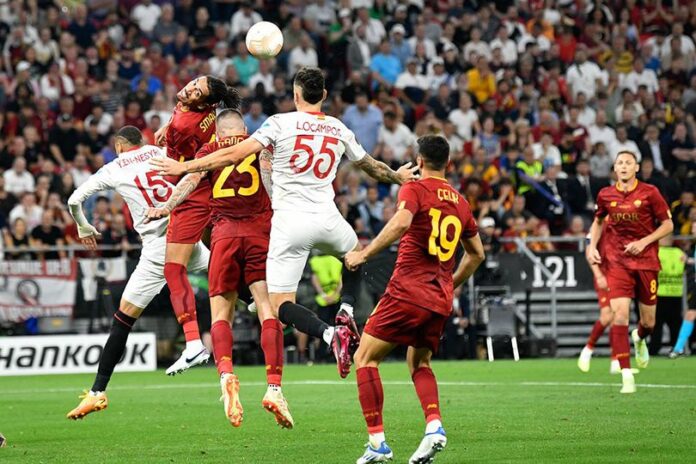 Sevilla vs Roma, Skor 4-1 Mourinho Gigit Jari