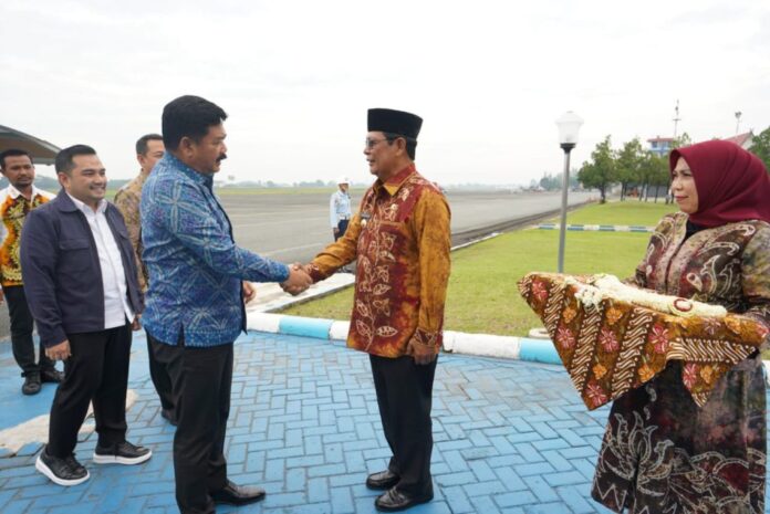 Menteri ATR/BPN Serahkan Program Sertifikat Gratis