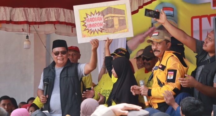 warga sungai ulin terima hadiah umroh