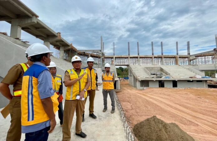 pupr kalsel pantau pembangunan gor