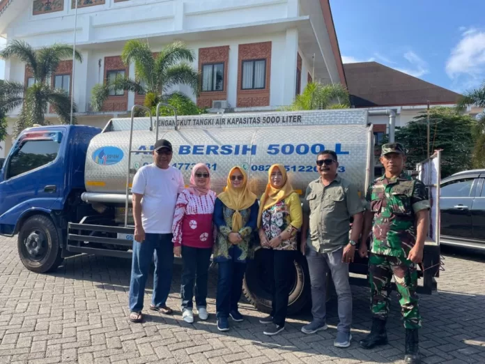 warga beruntung baru terima bantua air bersih