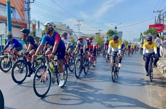 Olahraga Sambil Wisata, PUPR Kalsel Ikuti Tour Loksado