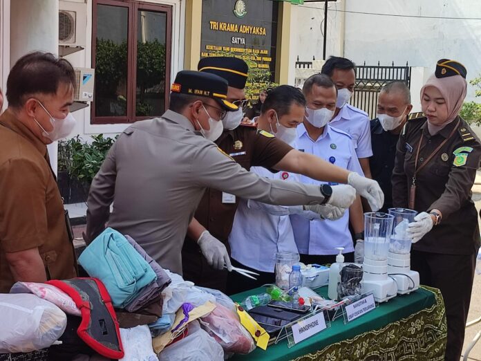 kejari kabupaten banjar musnahkan BB dari 71 tpu