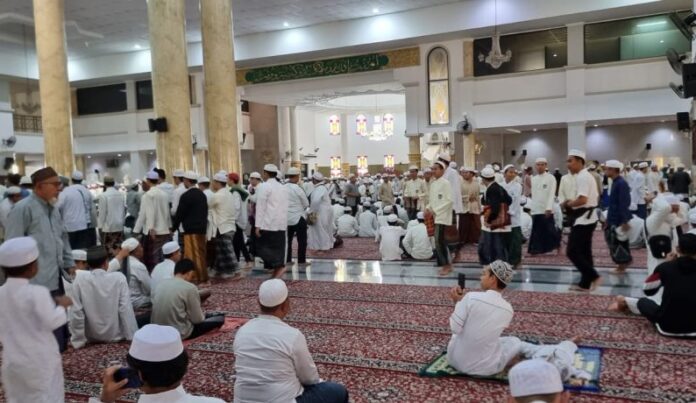 img-20230907-wa00272200808980436236701-1024x461 ribuan jamaah ikuti sholat istisqa