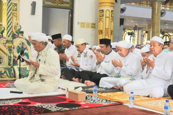img-20230907-wa00561863307826639426128-1024x683 pemprov gelar Sholat Istisqa