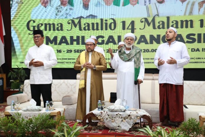 Guru Supian Bawakan Tausiah Di Gema Maulid 14 Malam