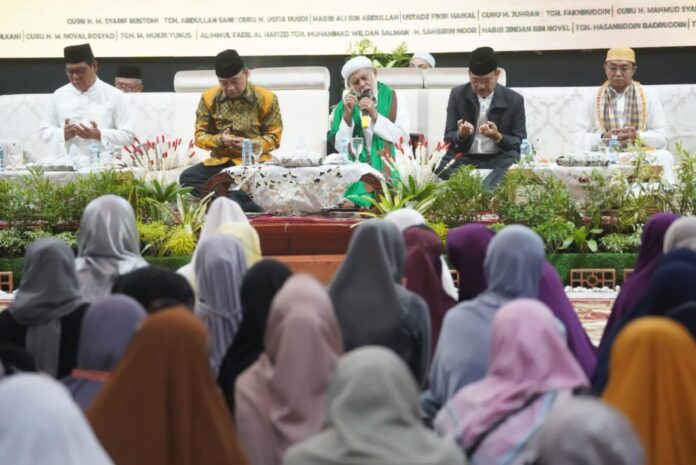Ustadz Fikri Haikal Isi Tausyiah di Malam ke 10 Gema Maulid