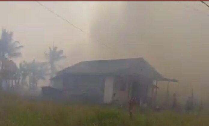 karhutla bakar rumah warga Karhutla disekitar kawasan perumahan Abumbun Jaya