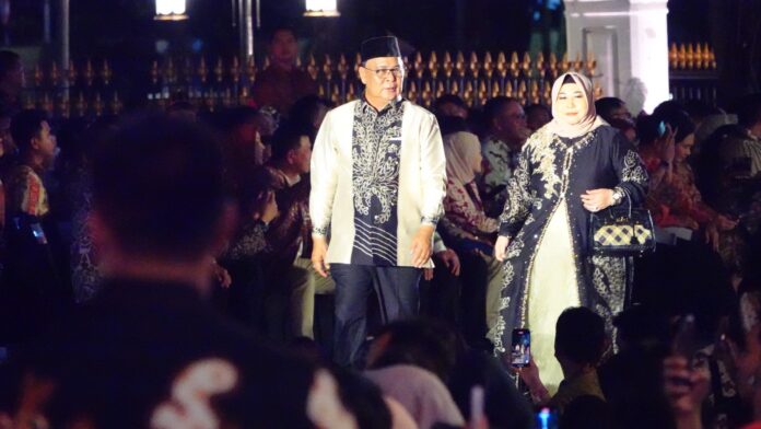 Gunakan Sasirangan, Gubernur Kalsel Ramaikan Peragaan Istana Berbatik