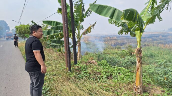 IMG-20231011-WA0015 Ketua Buser 690 Banjar Datangi Relawan Kelokasi Kebakaran dii Desa Melayu