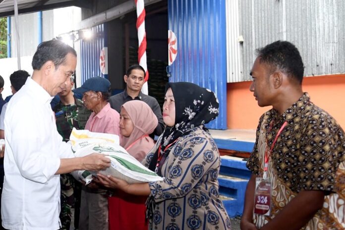 Jokowi: Cadangan Beras Harus Ada Meski Produksi Surplus