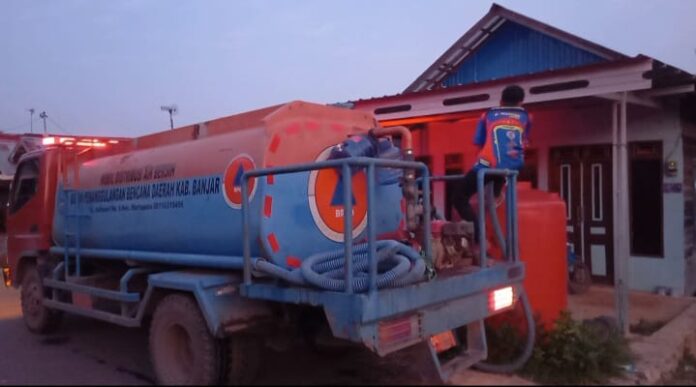distribusi air bersih BPBD masih mendistribusikan air bersih