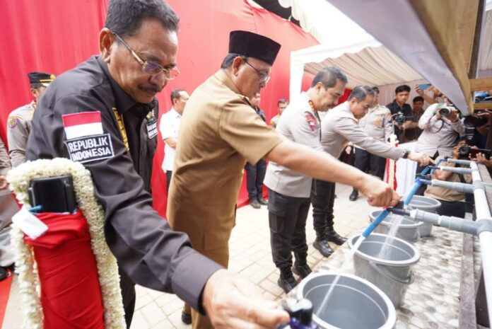 Tanggulangi Krisis Air Bersih, Polda Kalsel Bantu Sumur Bor