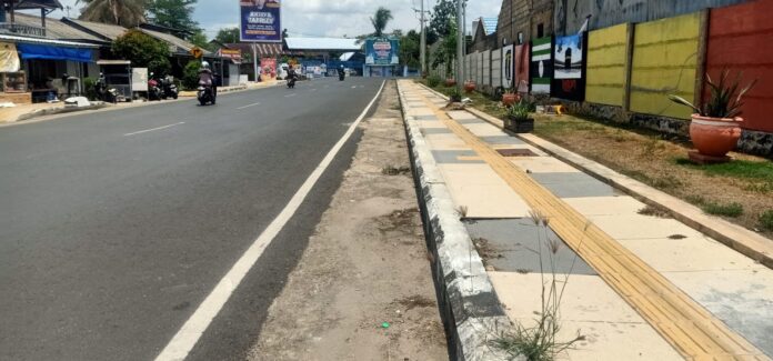 trotoar nadjmi adhani rusak