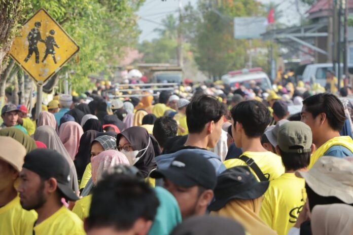 jalan santai di kecamatan karang intan