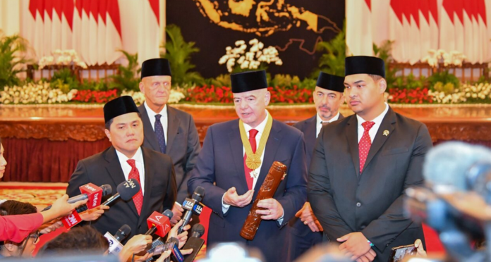 Terima Tanda Kehormatan dari Presiden Jokowi Presiden FIFA Kehormatan Bagi Saya Presiden FIFA Giovanni Vincenzo Infantino