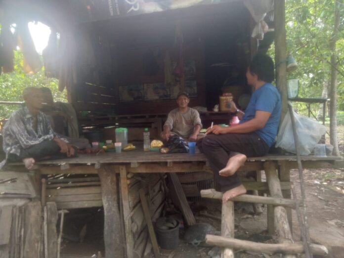 petani desa keliukan buka lahan tidur