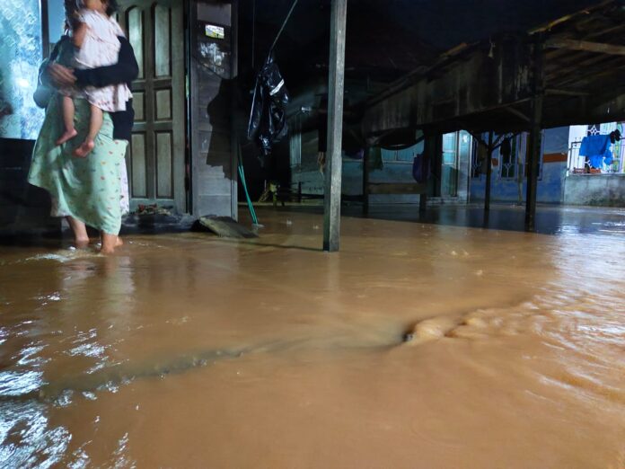hujan deras cempaka banjir