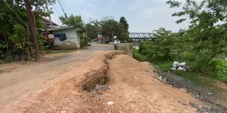 jalan desa telok selong ambles