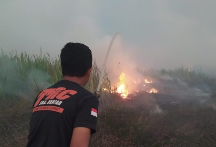 tiga desa terbakar