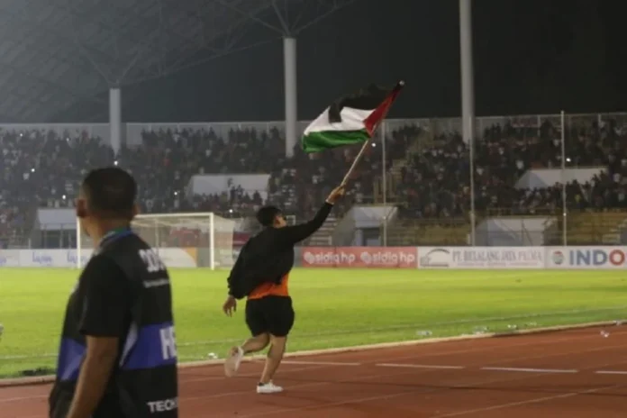 Kibarkan Bendera Palestina Di Liga Indonesia Kena Sanksi. Mengapa?