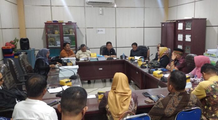 pemecatan Elly Meliyani