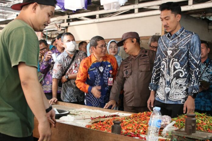 Jelang Nataru, Bupati Monitoring Harga Bapok di PPS Martapura 