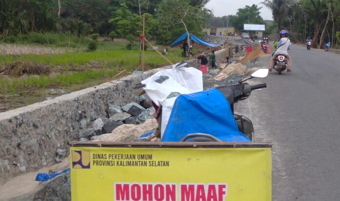 WhatsApp Image 2023-12-15 at 20.25.16 pekerjaan jalan linkar mataraman - sungai ulin dikebut