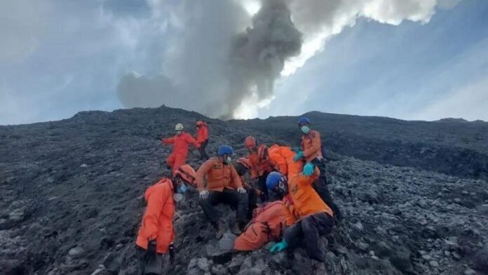 b50eaa40-93cd-11ee-9e59-5d3b4ea0740e Jumlah Korban Meninggal Erupsi Gunung Marapi bertambah, total 22 jiwa