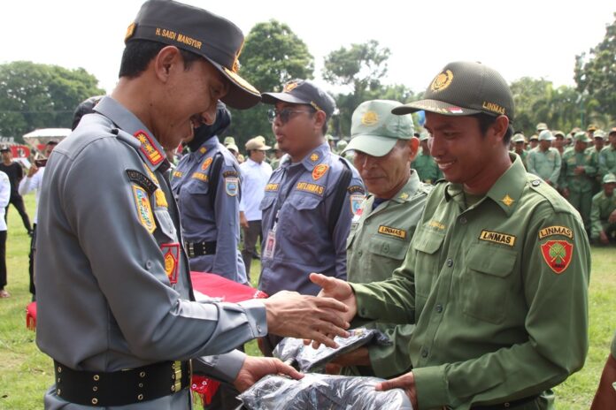 satlinmas bupati banjar saidi mansur saat gelat pasukan Satlinmas