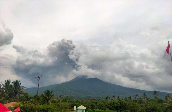 Gunung Lewotobi Laki-laki Kembali Erupsi
