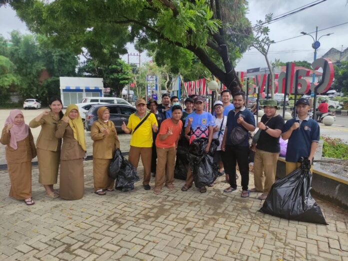 Dispersip Kalsel Terjunkan 70 ASN Untuk Bersih-Bersih Paska Haul