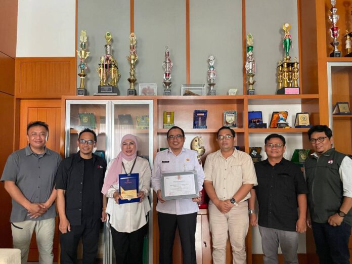 pupr kalsel terima penghargaan iai