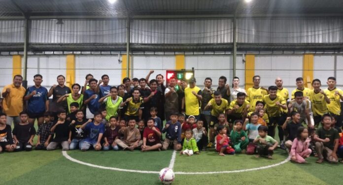 gembiranya warga jajangkit bermain futsal bersama paman birin warga kecamatan jejangkit