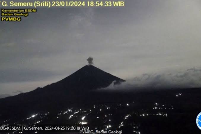 gunung semeru dua kali erupsi semeru dua kali erupsi
