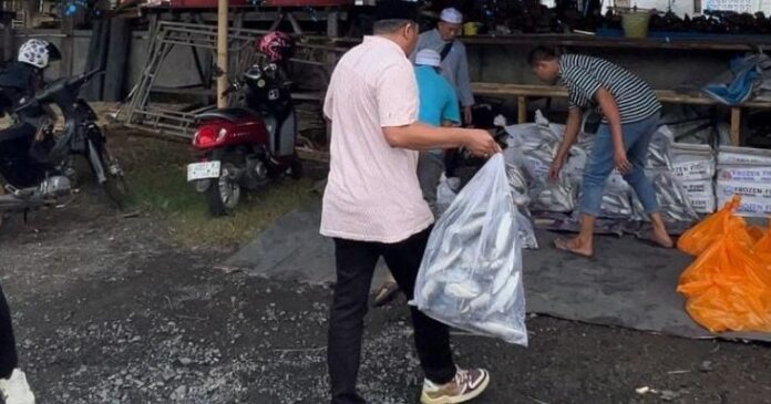 gubernur salurkan ikan segar untuk dapur umum