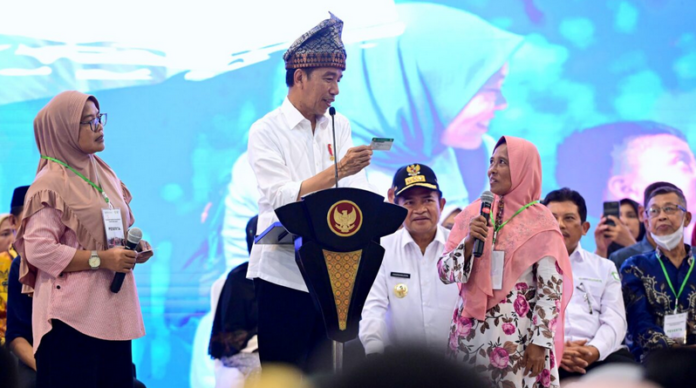 Silaturahmi dengan Peserta JKN-KIS Presiden Jokowi Pastikan Anggaran Kesehatan Dirasakan Masyarakat anggaran kesehatan