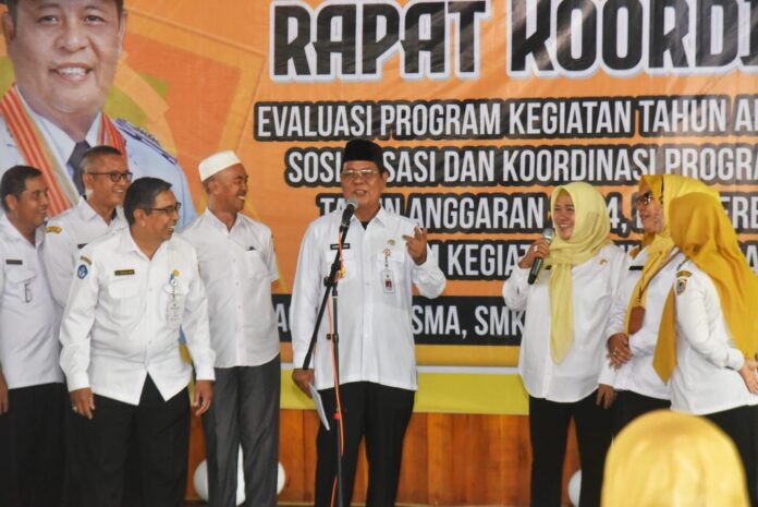 Empat Kepala Sekolah Terima Hadiah Umroh Dari Gubernur 